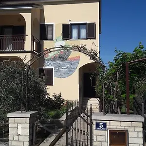 Mirela Apartman